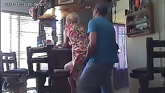 Karımın havuz temizleyicisiyle olan ilişkisinin röntgenci görüntüleri